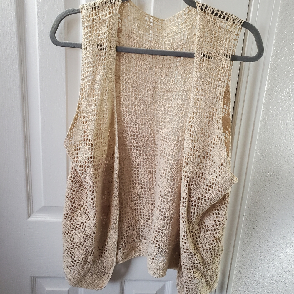 Vintage 1970's Boho Crocheted Vest - Picture 3 of 11